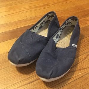 Toms Navy Classic slip-on